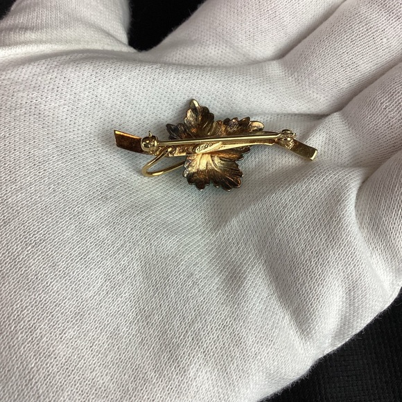 VTG 12/20 GF 12K Gold Filled Genuine Pearl & Enamel Leaf Brooch, 1.5" - Picture 3 of 6
